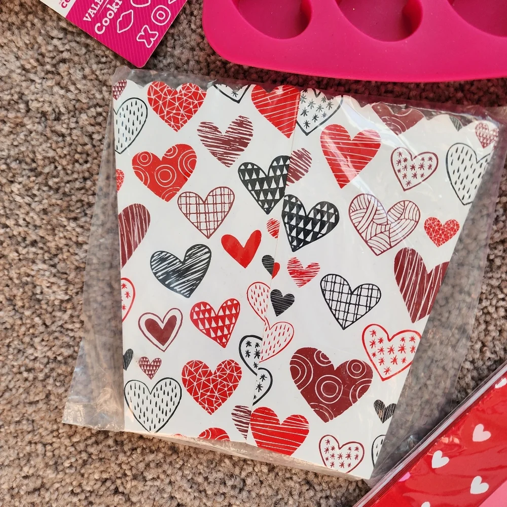 Valentine's Bakers Silicone Molds, Cookir Cutters And More